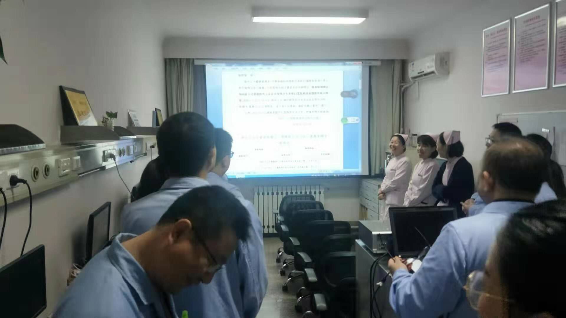 神經內三科召開“掃黑除惡專項斗爭”學習會議